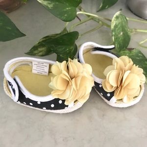 ❣️SOLD❣️Cloth Material Baby Slip ons